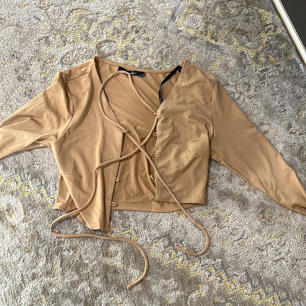 NWOT Papaya nude beige color crop top with drawstrings quarter length sleeve